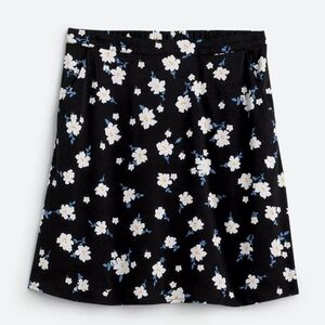 Market & Spruce Kalina Mini Skirt. Black and white floral. Size small.